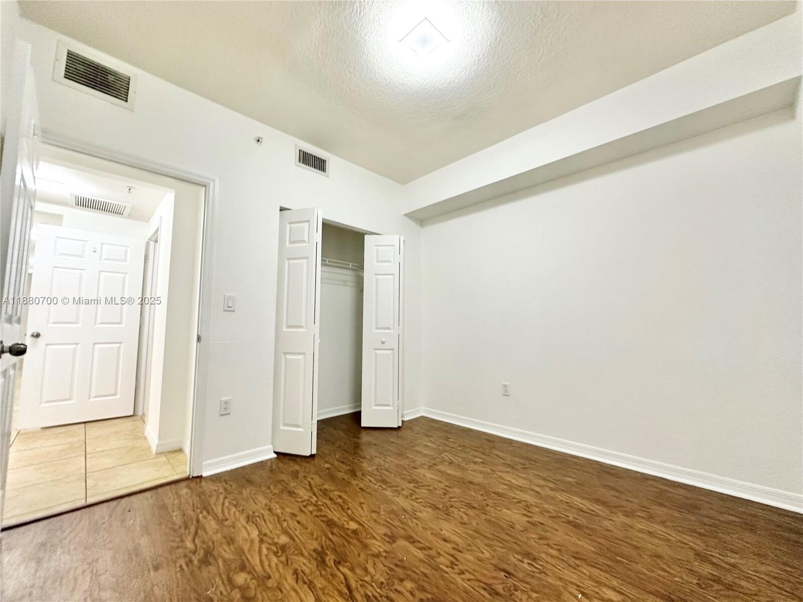 Building Photo - 10870 NW 88th Ter
