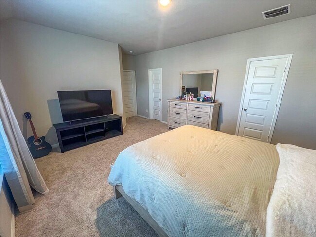 Building Photo - 2221 Middle Rdg Dr