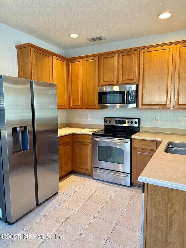 Building Photo - 4210 Highwood Dr