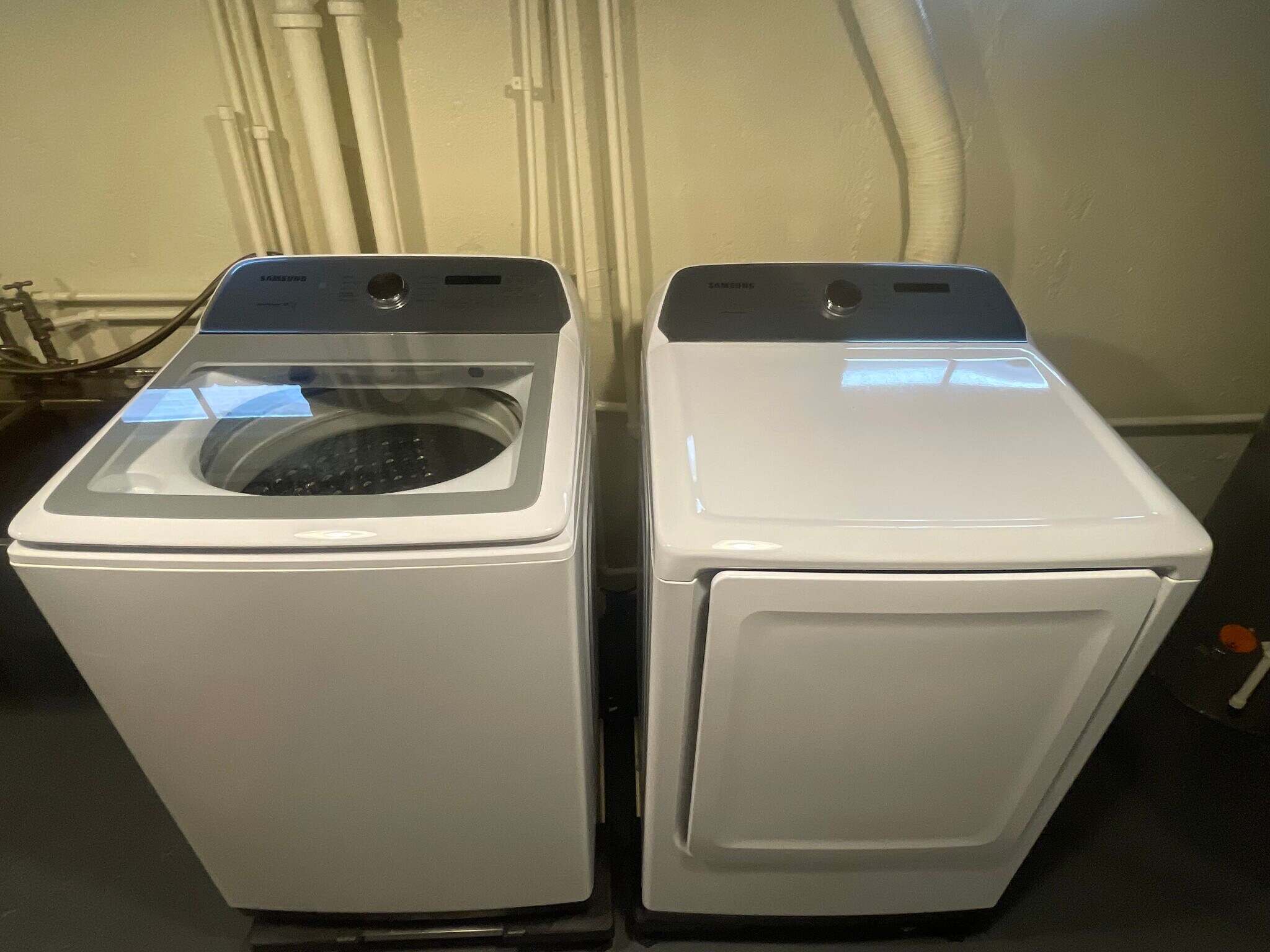 Washer/dryer - 319 Dodge Ave