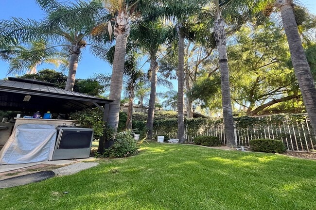 Building Photo - 1453 Rancho Hills Dr