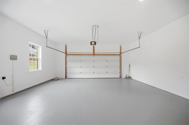 Building Photo - 2000 Millstone Dr SW