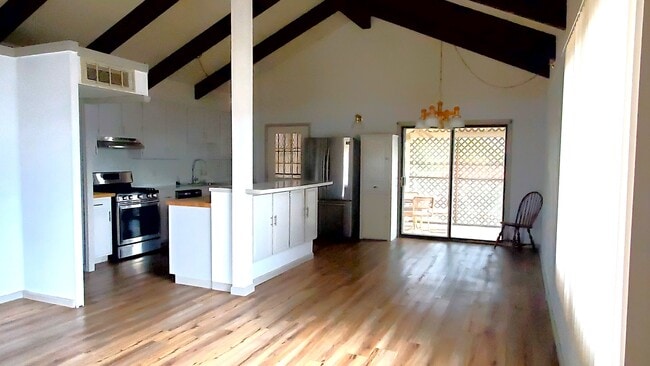 Kitchen bay - 250 W 8th St