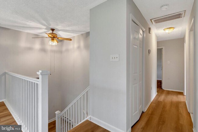 Building Photo - 4570 Lawnvale Dr