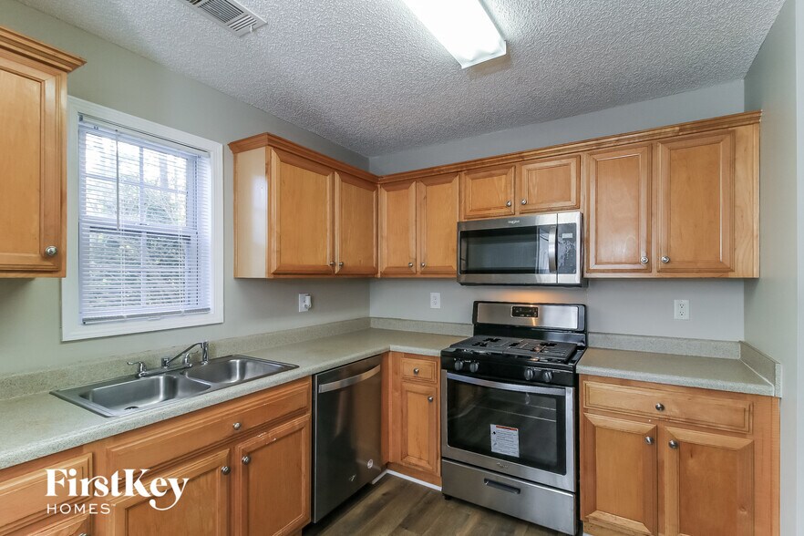 Building Photo - 531 Judith Court.