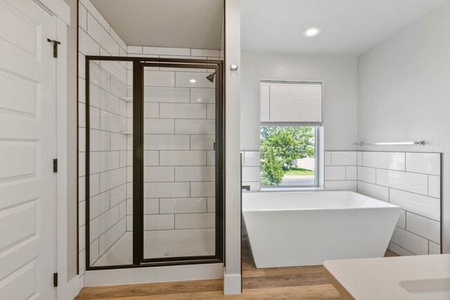 Building Photo - Awesome end unit 3 Bed 2.5 Bath townhome i...