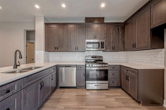 Building Photo - 16531 Oasis Mdw Ln