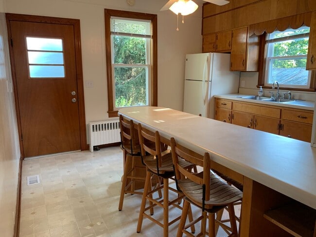 Building Photo - Charming Home with Large Backyard Near Radford University