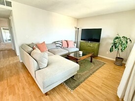 Building Photo - 142 Cherry St