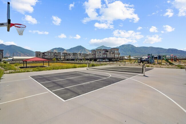 Building Photo - 481 1760 N