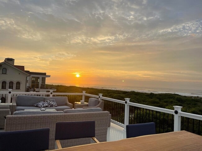 Building Photo - 404 21st St S