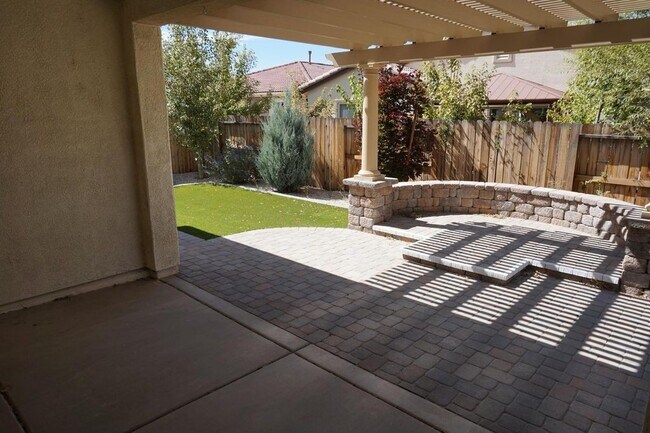 Building Photo - South Meadows Home