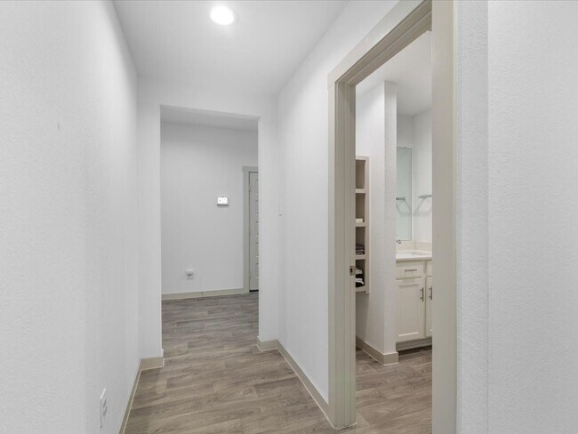 Building Photo - 1702 Maclane Ct