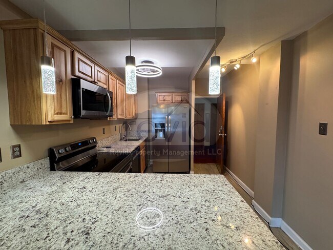 Building Photo - 10th Floor Unit!