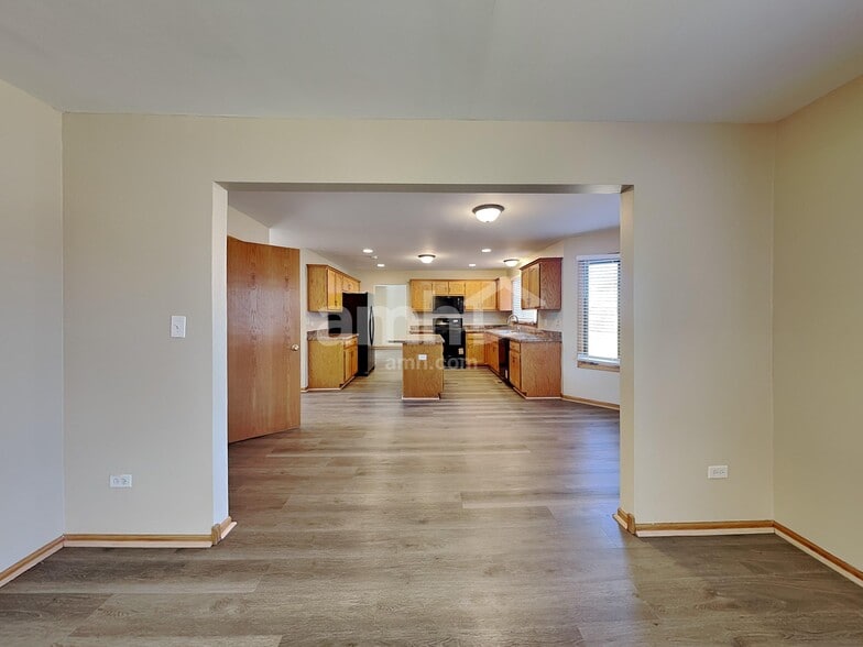 Building Photo - 24433 Independence Blvd