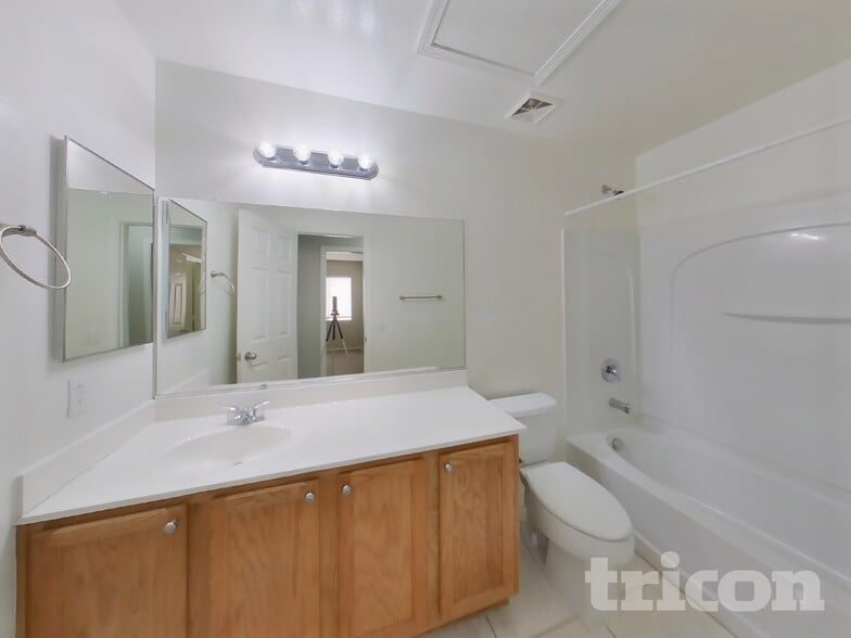 Building Photo - 5306 E Silverbell Rd