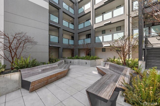 Building Photo - 580 Hayes St