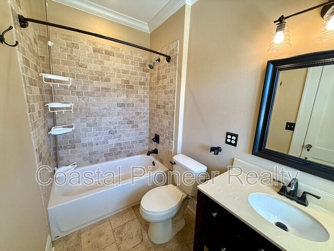 Building Photo - 5406 N Suwanee Ave