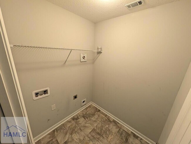 Building Photo - 29 Labrador Ln