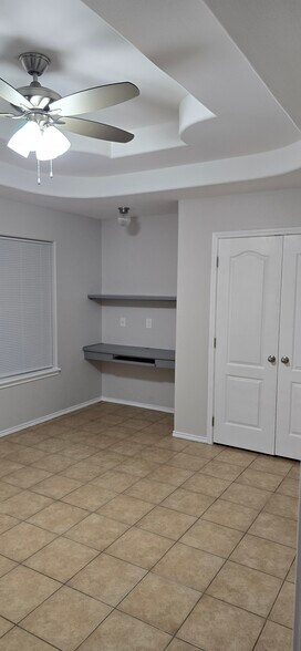 Building Photo - 1802 Bronze