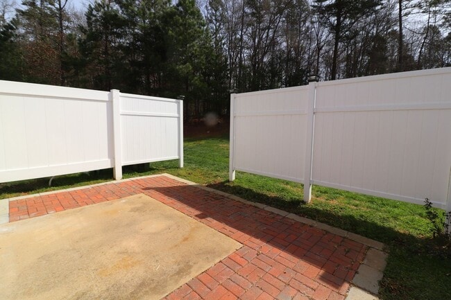 Building Photo - Super Cute 2 bedroom 2 bath townhome In Ro...