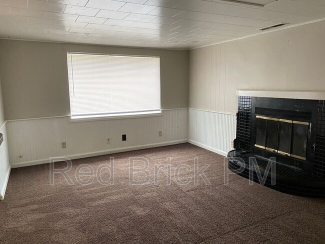 Building Photo - 800 E 23rd St