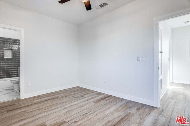 Building Photo - 624 W 83rd St