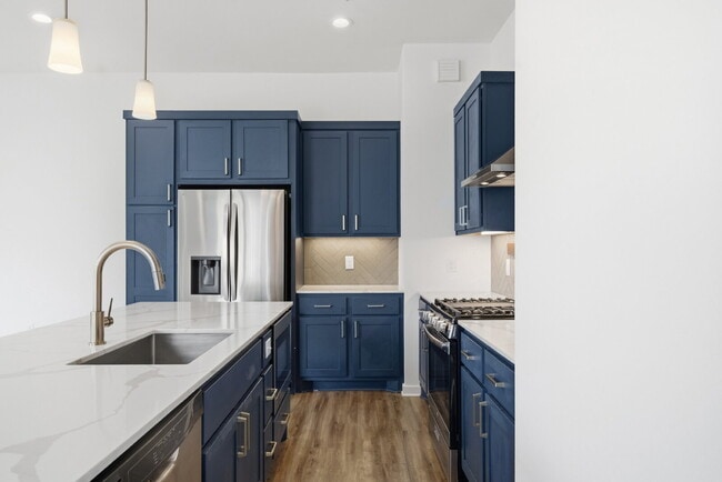 Building Photo - Spacious 3-Bed, 3-Bath Condo with Scenic Views in Vibrant Austin!