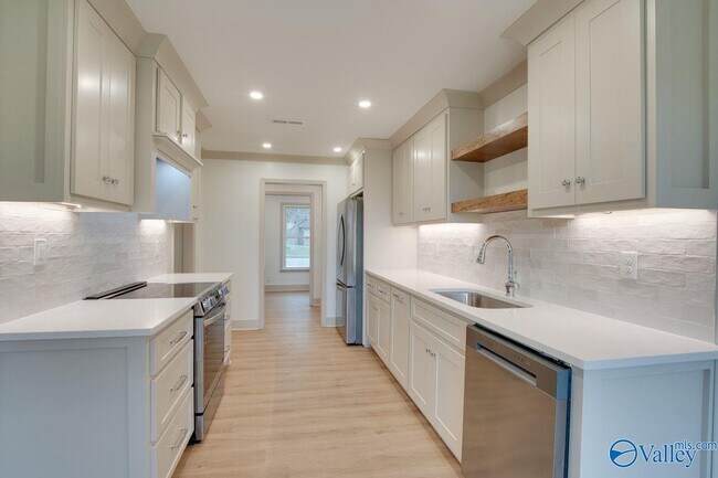 Building Photo - 2042 Rosebury Ln SW
