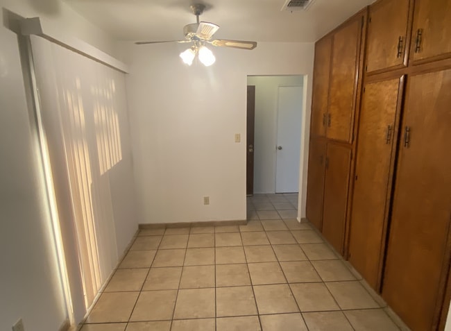 Building Photo - Large 3 Bedroom, 2 Bath Home on NE