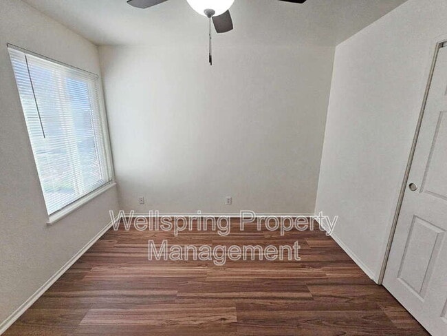Building Photo - 920 W Perch Ave