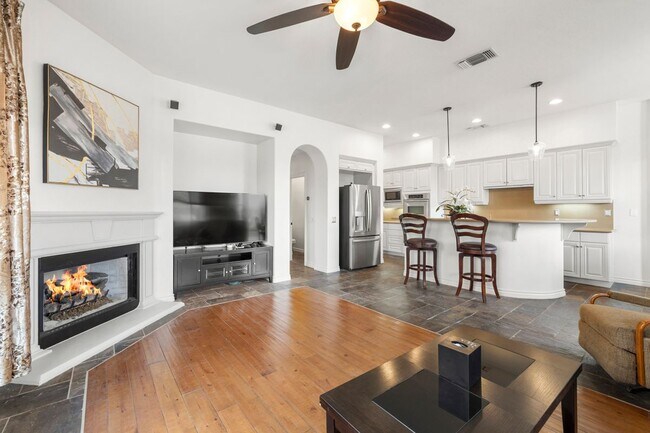 Building Photo - 6213 Paseo Privado