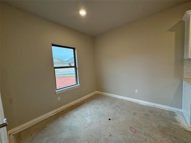 Building Photo - 6800 Labelle Dr