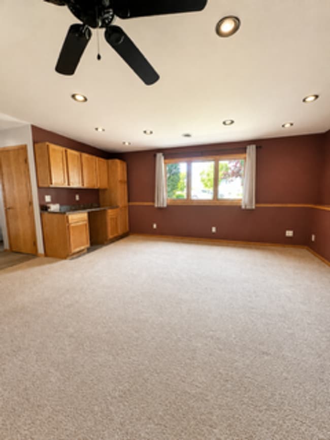 Building Photo - Spacious Split-Level Home with Large Backyard