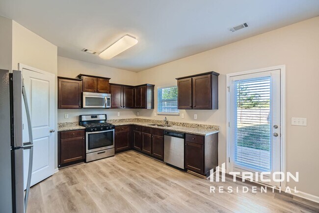 Building Photo - 3479 Sandstone Trail SE