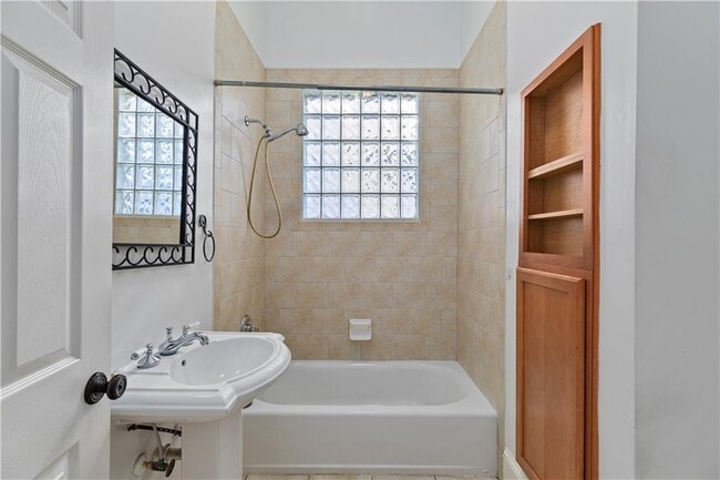 Building Photo - 224 Lampkin St NE