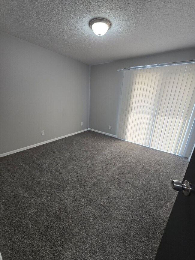Building Photo - 1 Bedroom Apartment in Osage Beach!