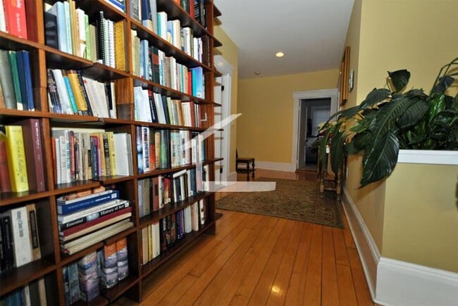 Building Photo - Fantastic Packards Corner Apt (No Undergrads, sorry!) w Laundry in Unit!  Exposed Brick, Ht and H...