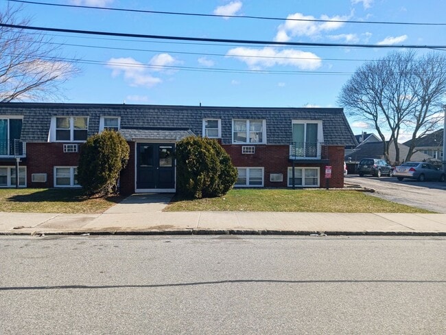 Primary Photo - 25 Sunbury St
