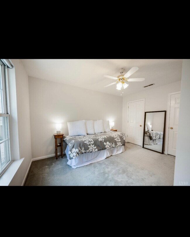 Building Photo - 224 Dove Ct