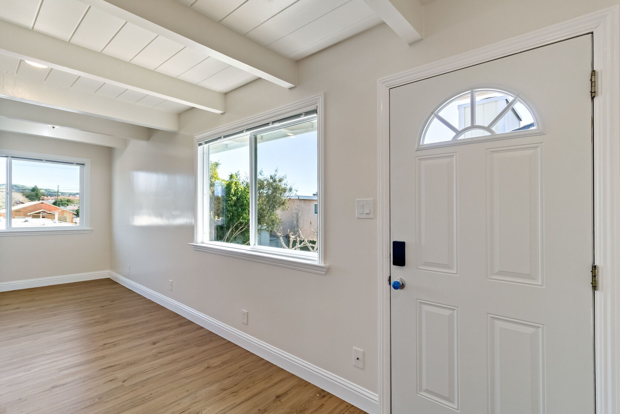 Building Photo - 1970 Powell St