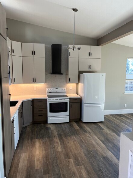 Building Photo - 4833A Proctor Rd