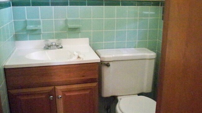 Building Photo - 2716 Wood Dr NE