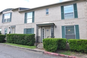 Building Photo - Beautiful Austin condo in amazing location!