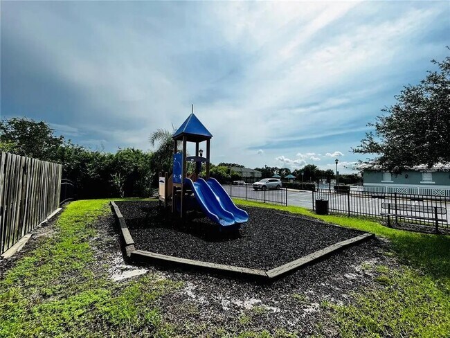 Building Photo - 6011 Skydale Way