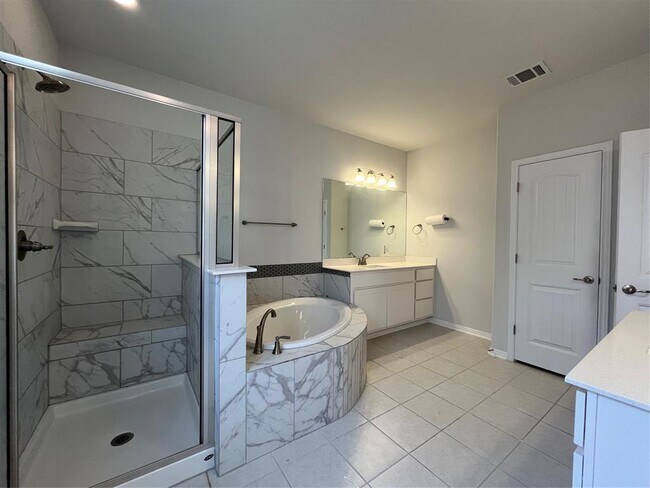 Building Photo - 121 Red Granite Rd