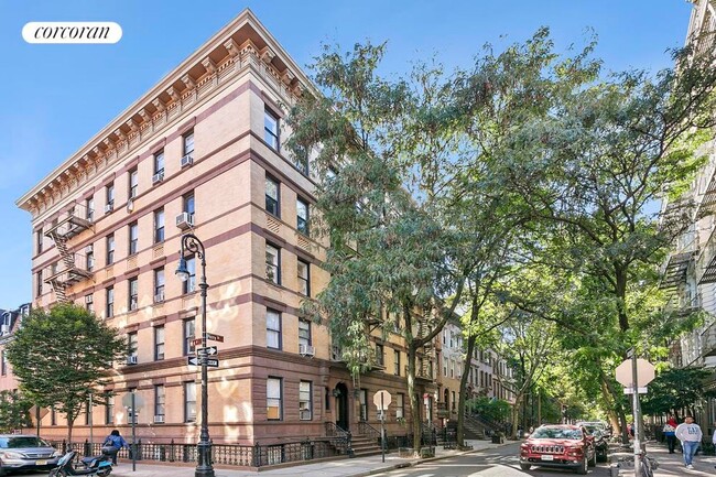 Building Photo - 58 Perry St