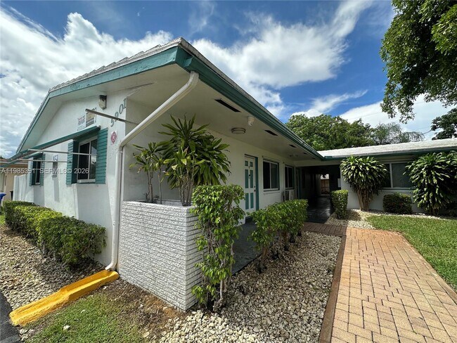 Building Photo - 5901 NE 18th Ave