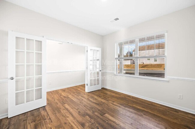 Building Photo - 4015 Meadow Green Dr