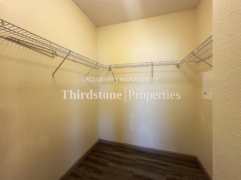 Building Photo - 1660 Biscayne Bay Cir